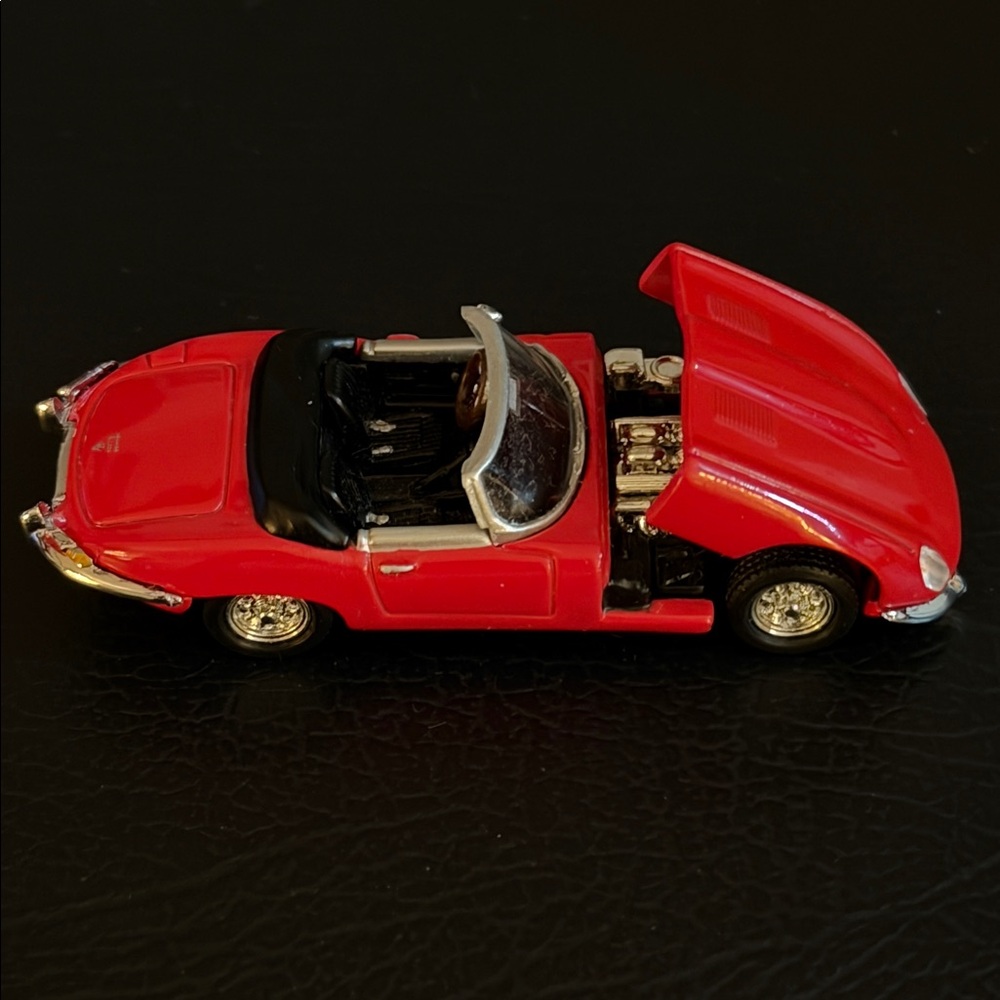 JAY LENO’S JAGUAR IN HIS LEGENDS COLLECTION THIS IS 1 OF 4 BOX SIGNED BY JAY ! - Picture 2 of 5